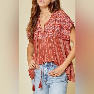 Savanna Jane embroidered tribal print rust & ivory Boho Blouse. Sz small.
